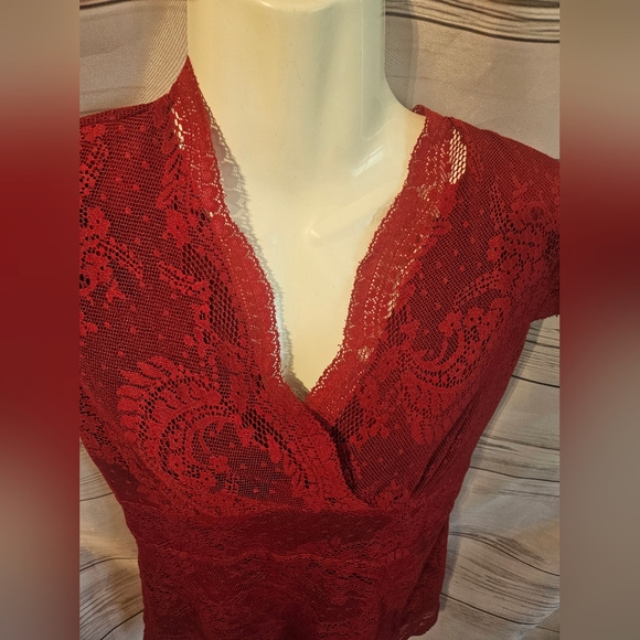 New York & Company Red Lace Surplice Top – Size Medium - Picture 2 of 8